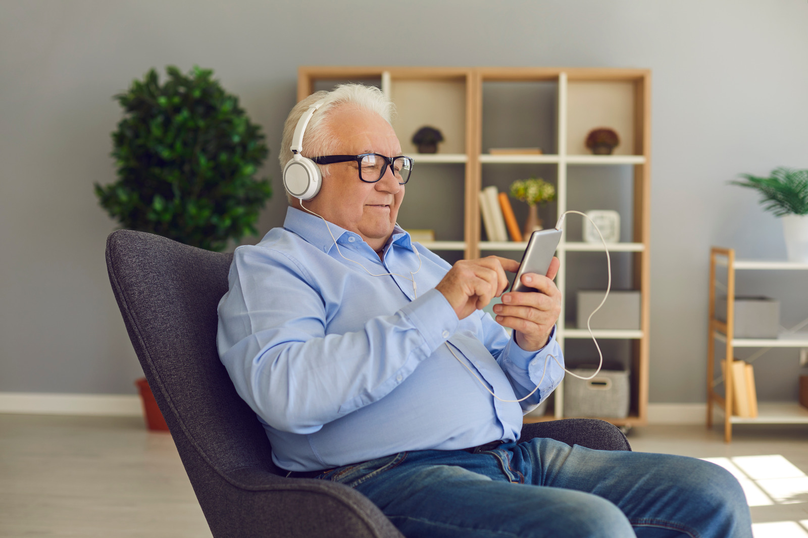 Older generation embraces new technology I StrongLink Technology