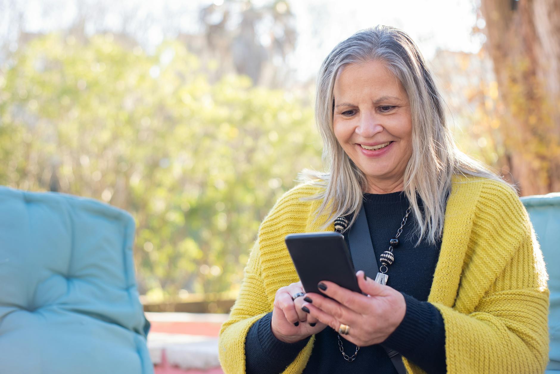 Know Senior-Friendly Smartphone Features I StrongLink Technology I Sharanday Strong Henry