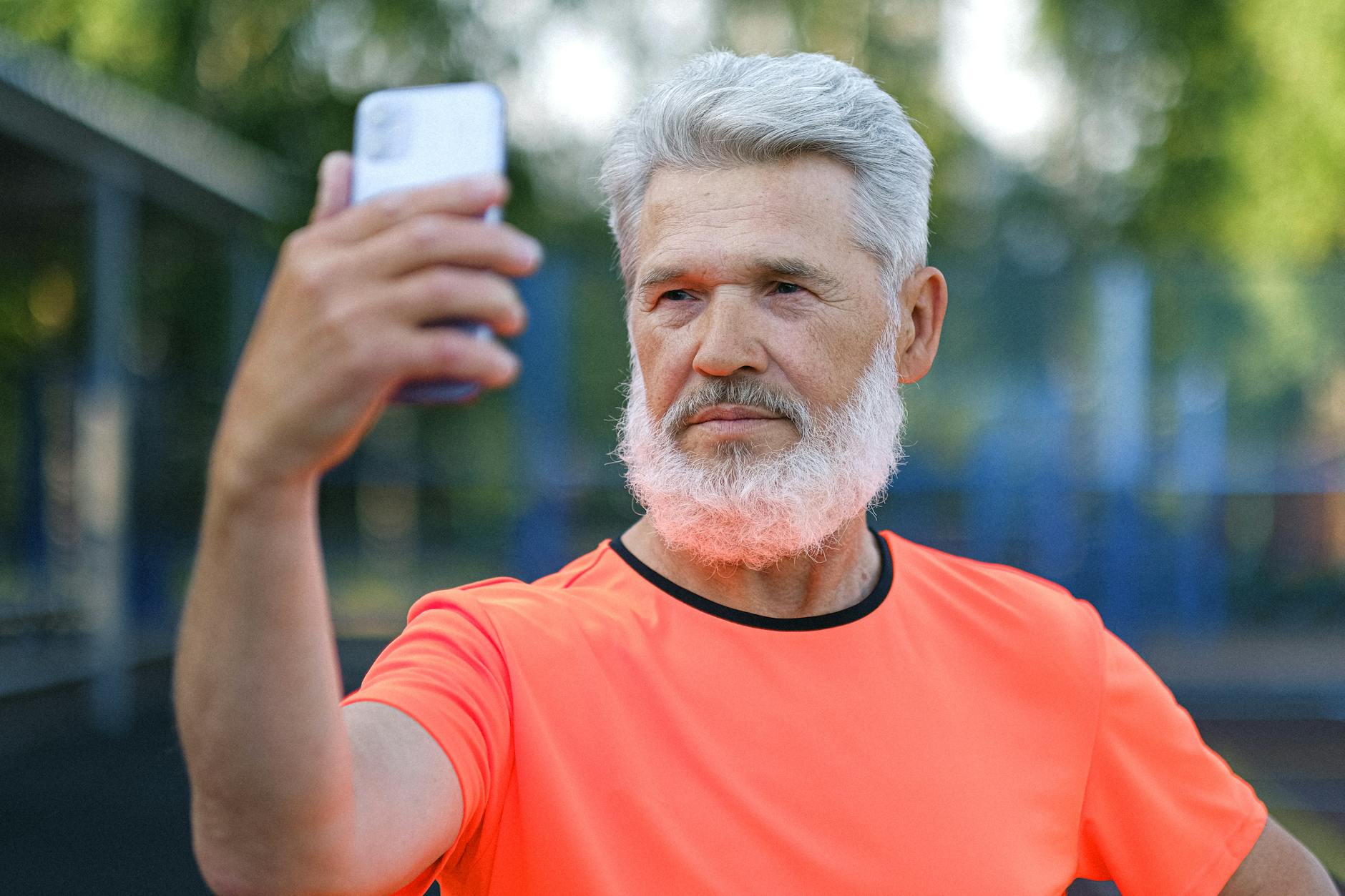 smartphone photography for seniors I StrongLink Technology I Sharanda Strong Henry