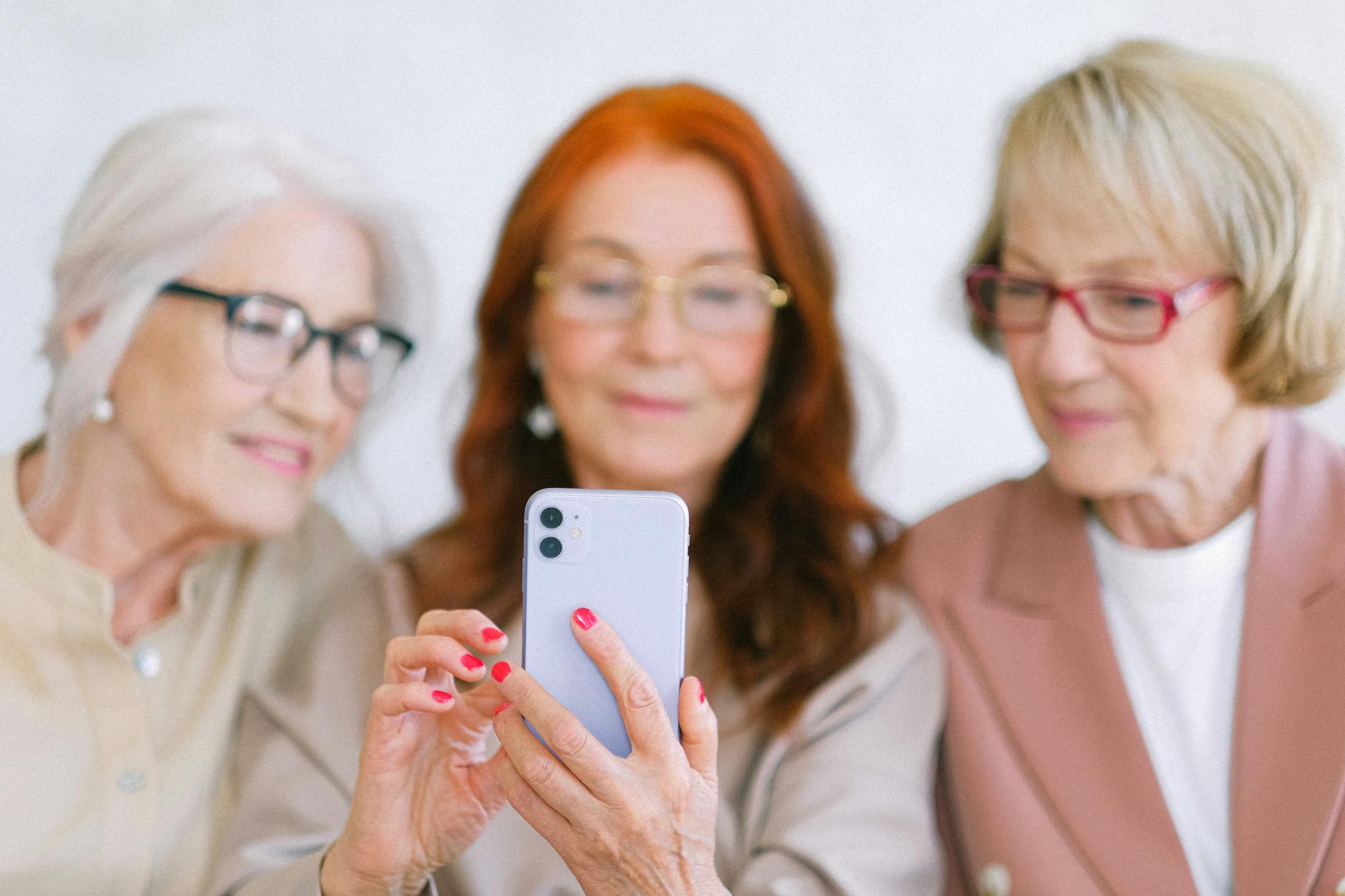 Top Smartphone Apps Seniors Should Have for Entertainment and Productivity