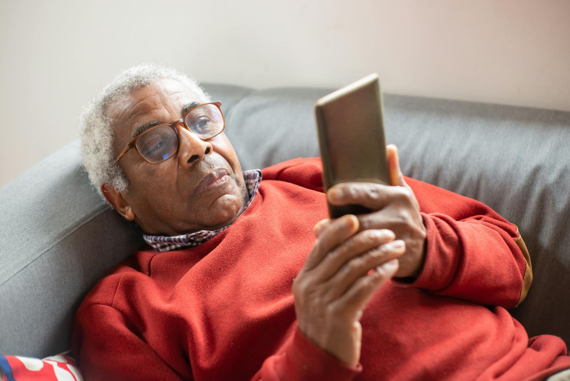 Top Smartphone Apps Seniors Should Have for Entertainment and Productivity