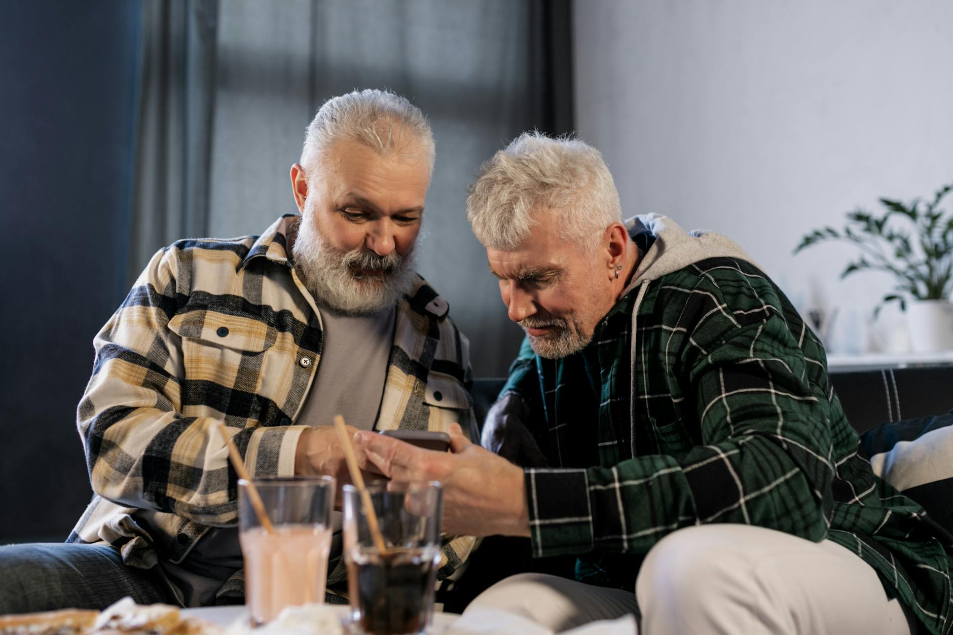 Top Smartphone Apps Seniors Should Have for Entertainment and Productivity