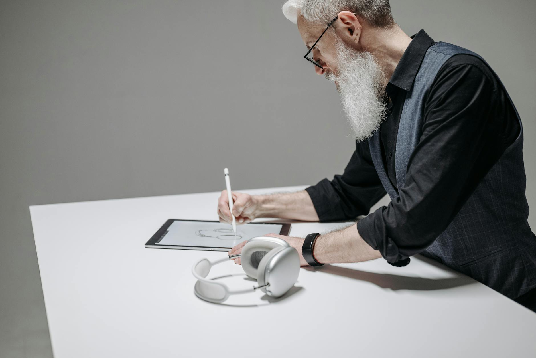 Exploring Digital Art for Seniors - New Hobby Alert! StrongLink Technology I Sharanda Strong Henry