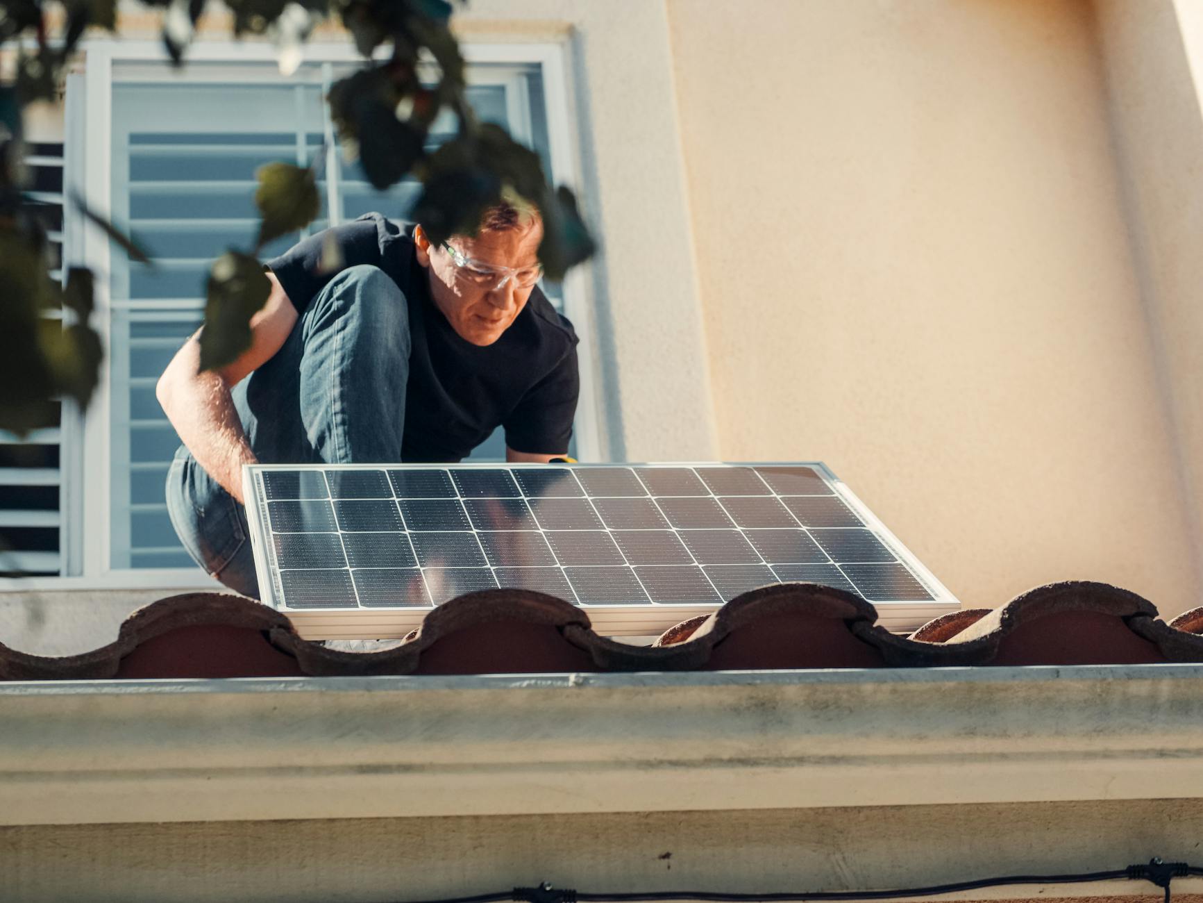 How Seniors Can Use Technology for Sustainable Living